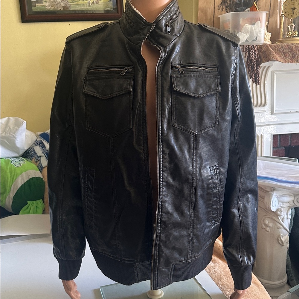 MENS TOMMY HILLFEIGER JACKET SIZE LARGE